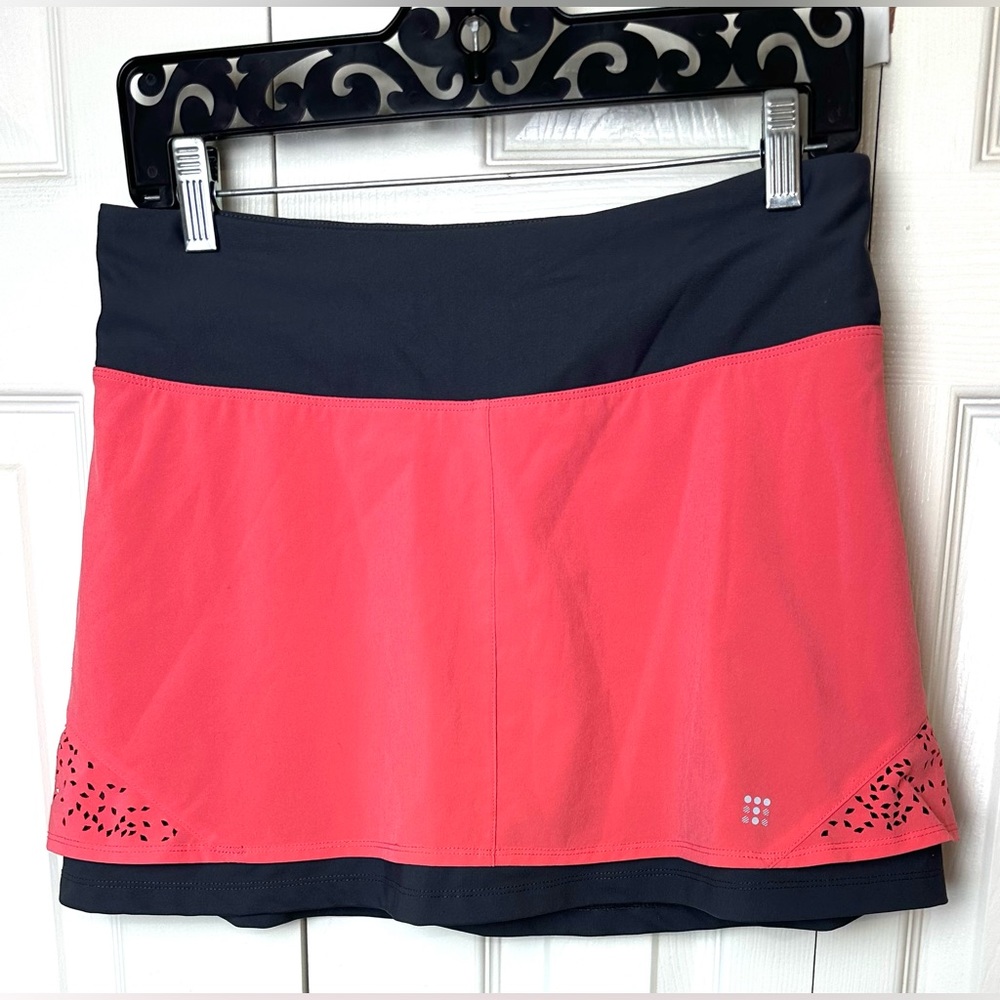TITLE NINE Nimblene Skort Skirt Boy Shorts Coral Pink Gray Laser Cut Out 150997